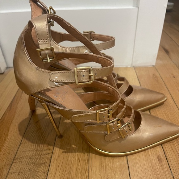 Andrea Gomez Buckle Pump Heel - Picture 6 of 6